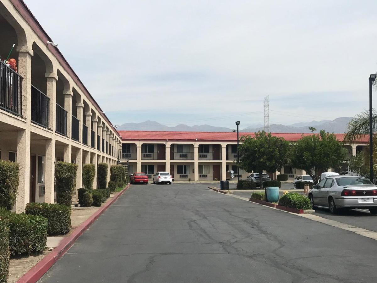 Howard Johnson By Wyndham Azusa Motel Exterior photo